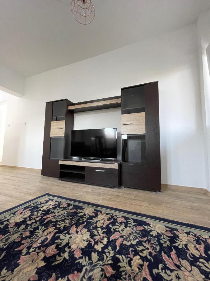 Entire Spacious Apartment With Free Parking Podgorica Extérieur photo