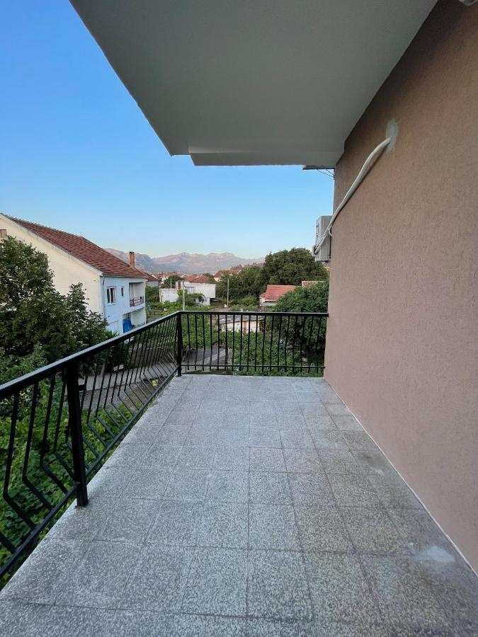 Entire Spacious Apartment With Free Parking Podgorica Extérieur photo