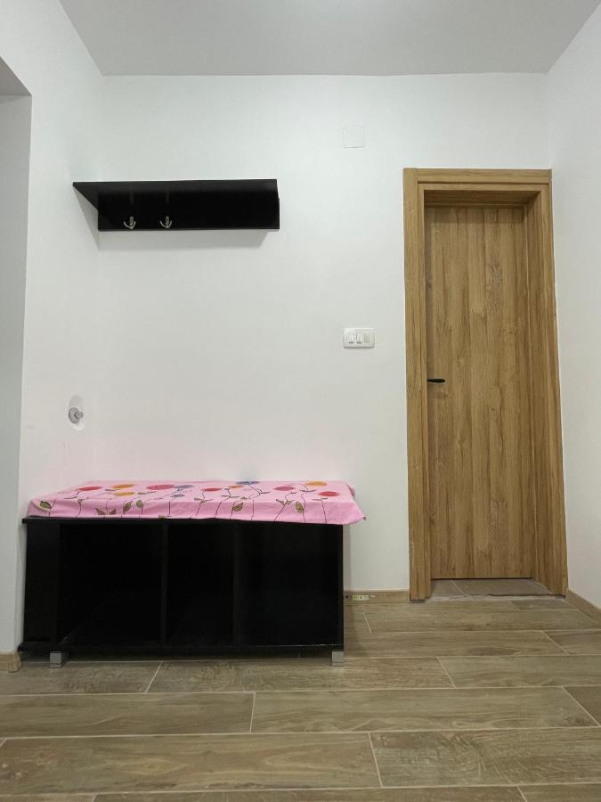 Entire Spacious Apartment With Free Parking Podgorica Extérieur photo