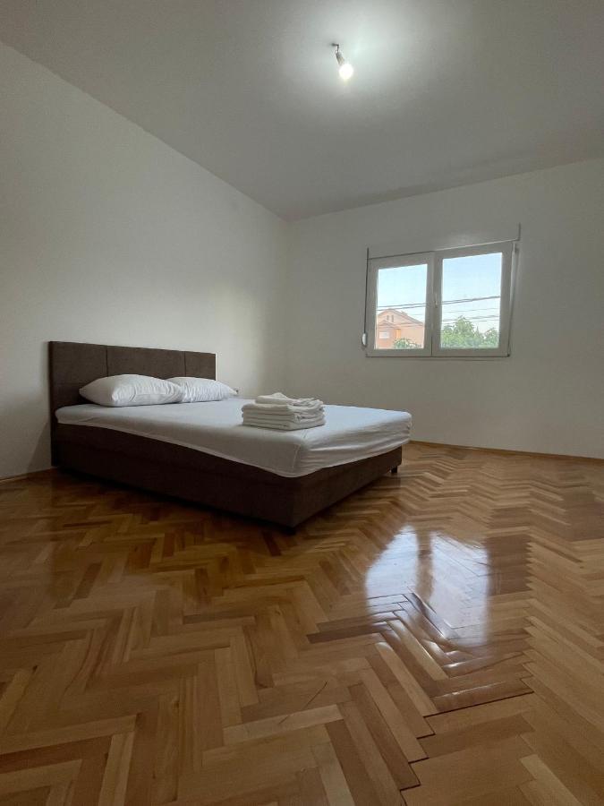Entire Spacious Apartment With Free Parking Podgorica Extérieur photo