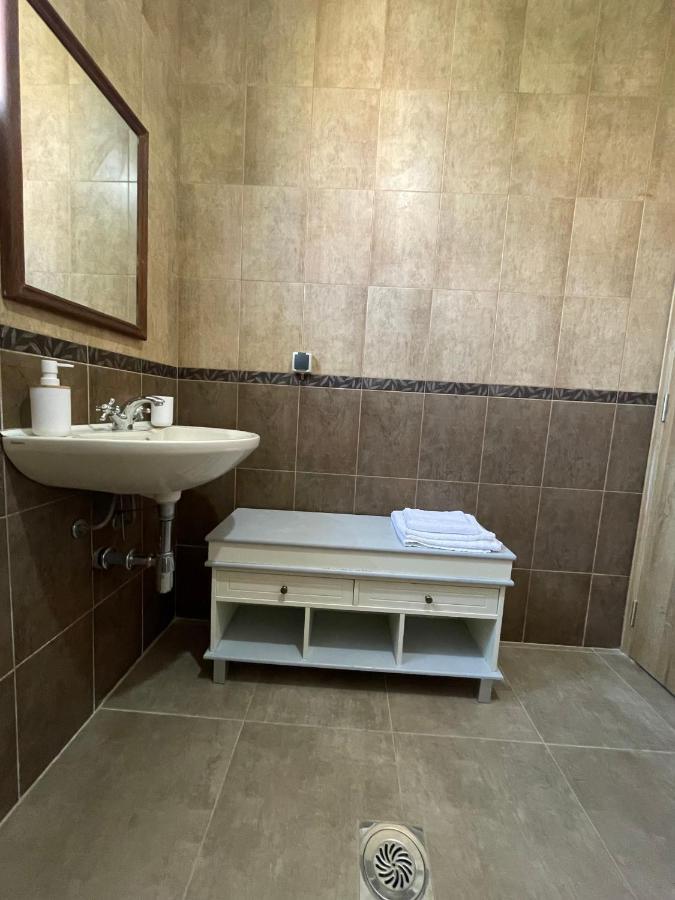 Entire Spacious Apartment With Free Parking Podgorica Extérieur photo